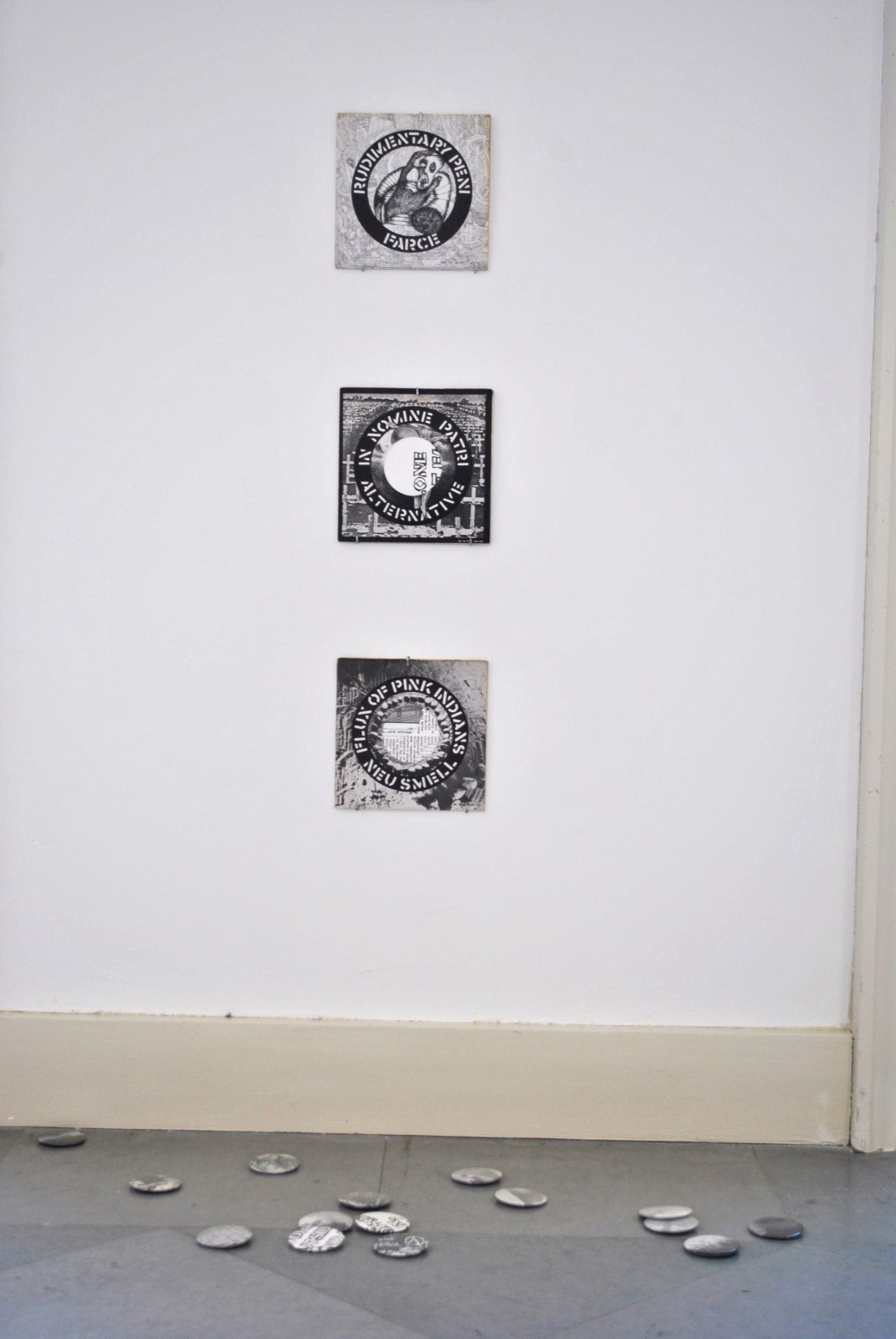 LA COLLECTION expo read into my black holes 05