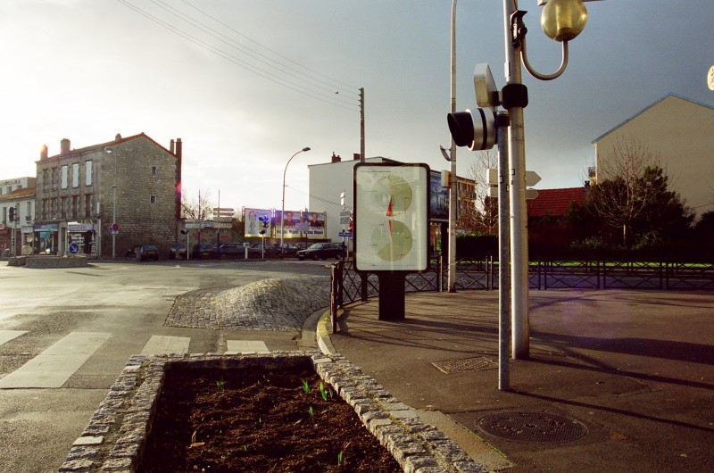 DE  LA REALITE affiche Blanc-Mesnil 04